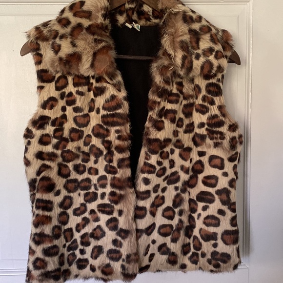 Vest - Picture 6 of 10